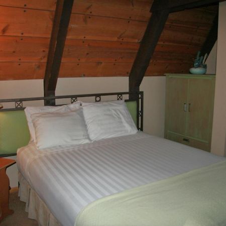 Отель Cabins On Strawberry Hill Pine Экстерьер фото