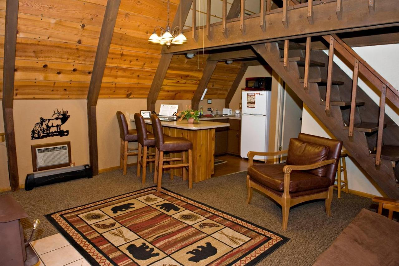 Отель Cabins On Strawberry Hill Pine Экстерьер фото
