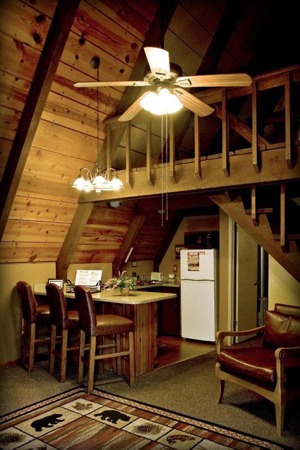 Отель Cabins On Strawberry Hill Pine Экстерьер фото