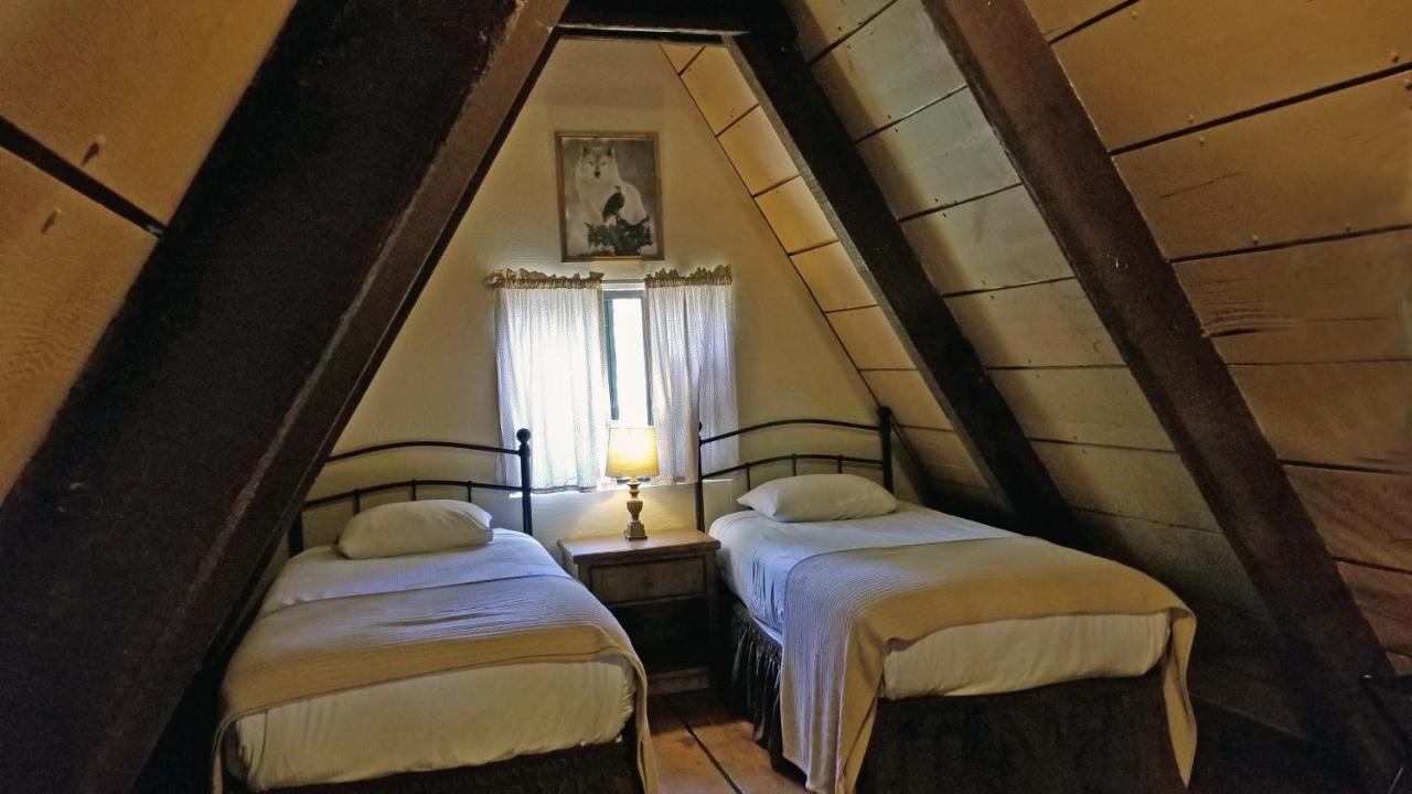 Отель Cabins On Strawberry Hill Pine Экстерьер фото